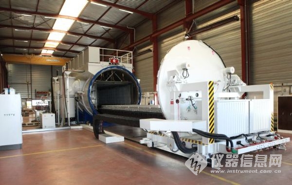 BMI大型臥式真空爐正式交付國(guó)內(nèi)用戶